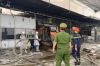 Nỗ lực dập tắt đám cháy tại xưởng sản xuất bánh kẹo tại Hà Nội